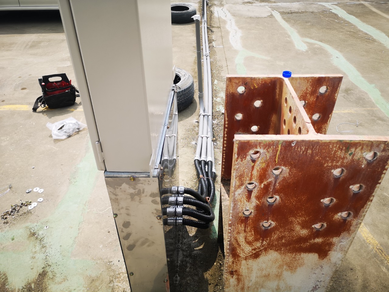 嘉義Volvo展示中心充電樁安裝工程的第4張圖片