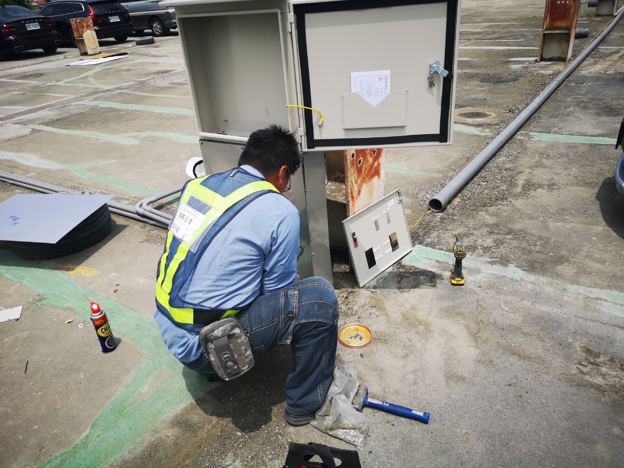 嘉義Volvo展示中心充電樁安裝工程的第7張圖片