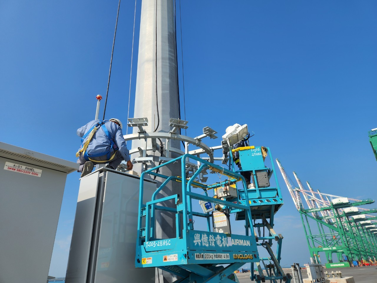 第七貨櫃中心第一期工程高桅桿照明工程的第2張圖片