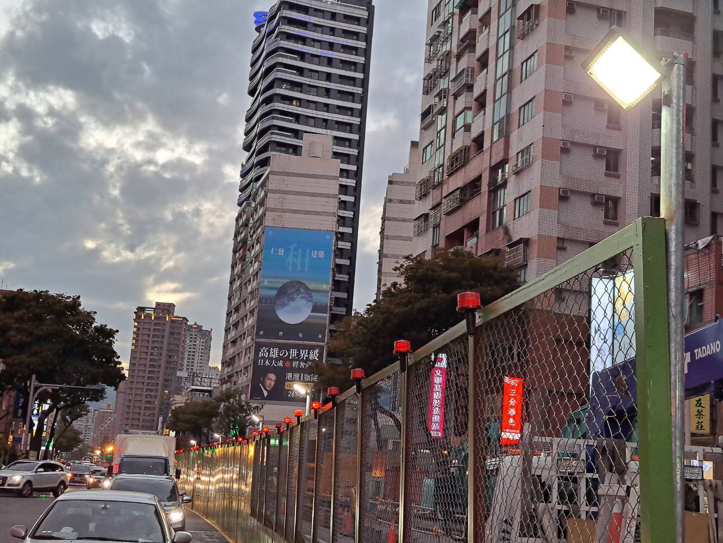 大順路輕軌路燈照明施工的第7張圖片