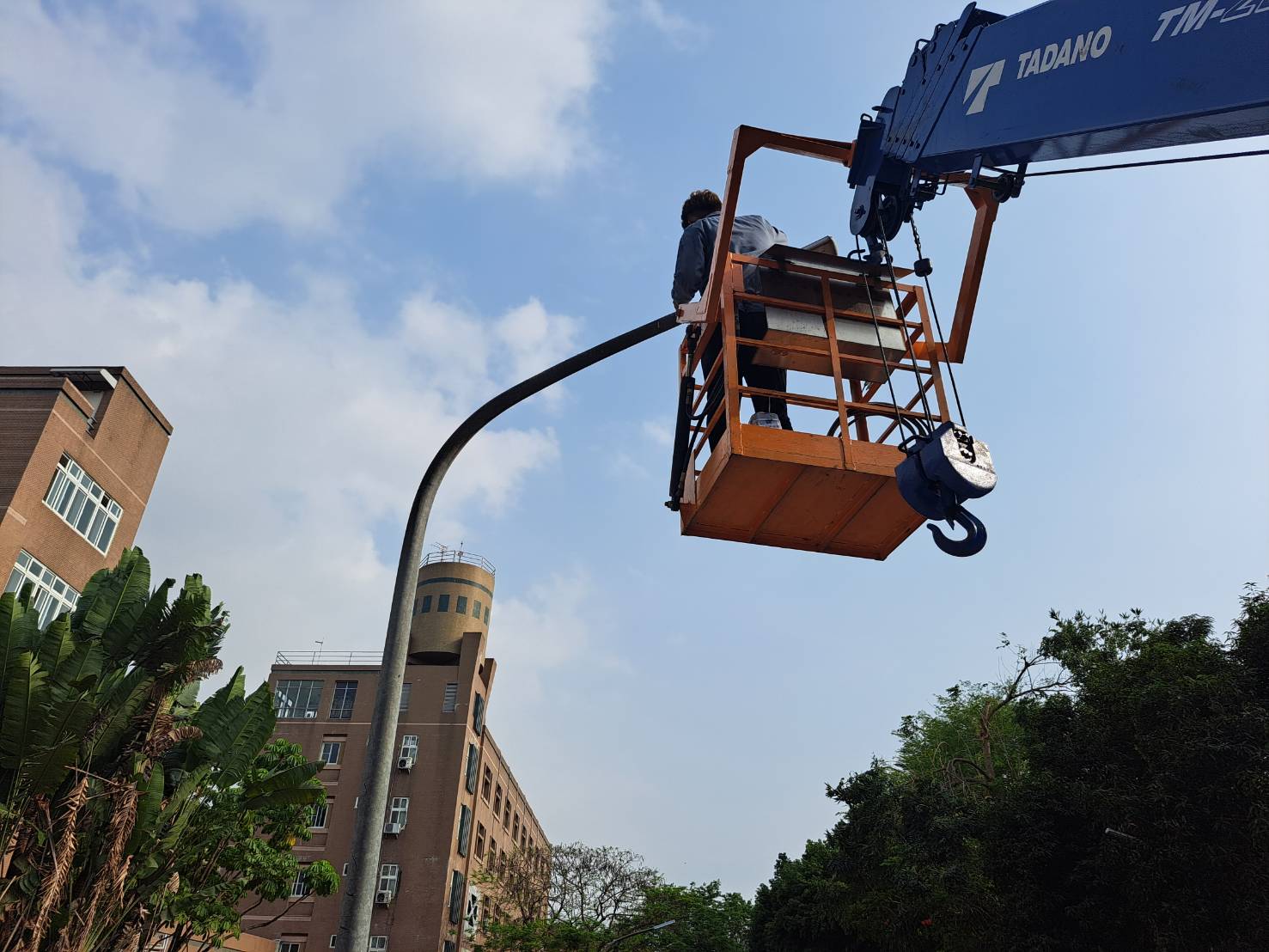 國立高雄科技大學路燈施工的第2張圖片