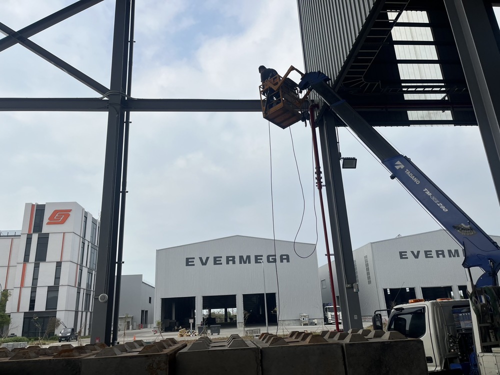 一般廠房電動門電源及投光燈安裝施作的第3張圖片