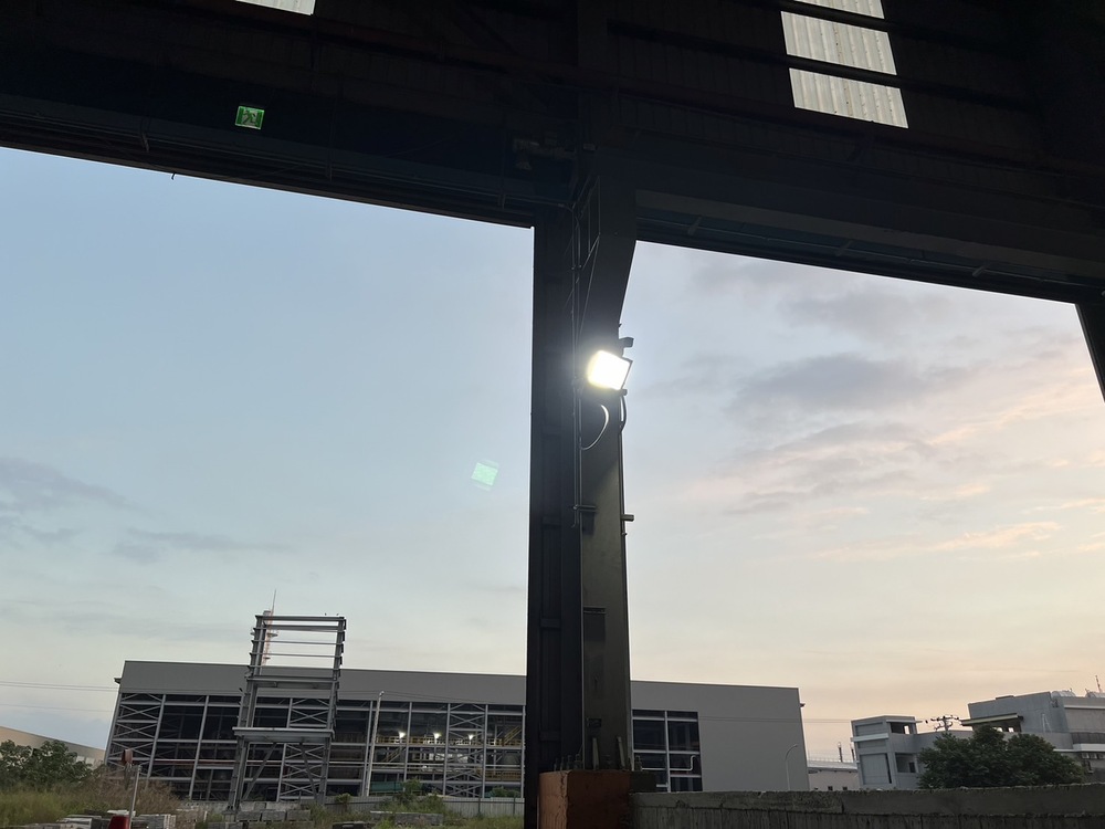 一般廠房電動門電源及投光燈安裝施作的第6張圖片