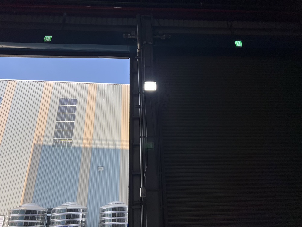一般廠房電動門電源及投光燈安裝施作的第8張圖片