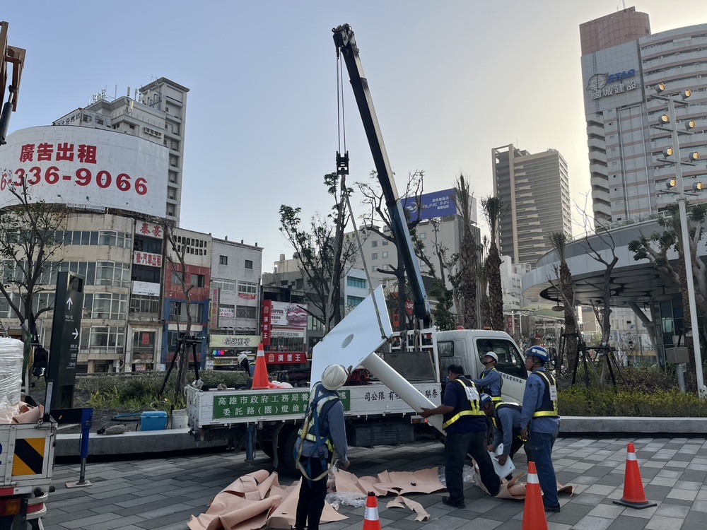 高雄車站裝置藝術設備安裝的第3張圖片