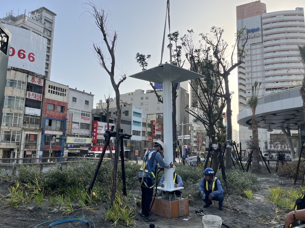 高雄車站裝置藝術設備安裝的第5張圖片