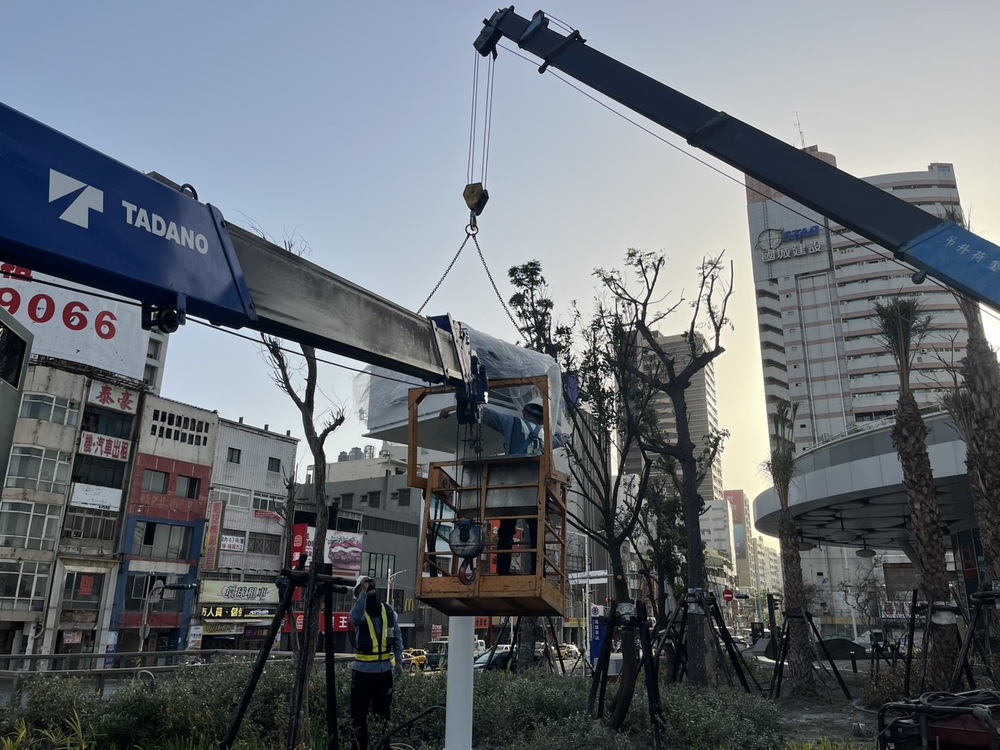 高雄車站裝置藝術設備安裝的第6張圖片
